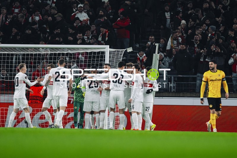 Spieler feiern Torerfolg