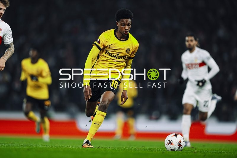 Spielszene mit Ballkontrolle