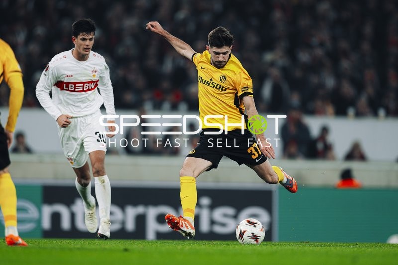 Spielszene mit Ballaktion