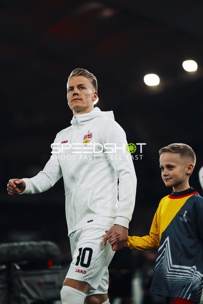 Spieler betritt Spielfeld