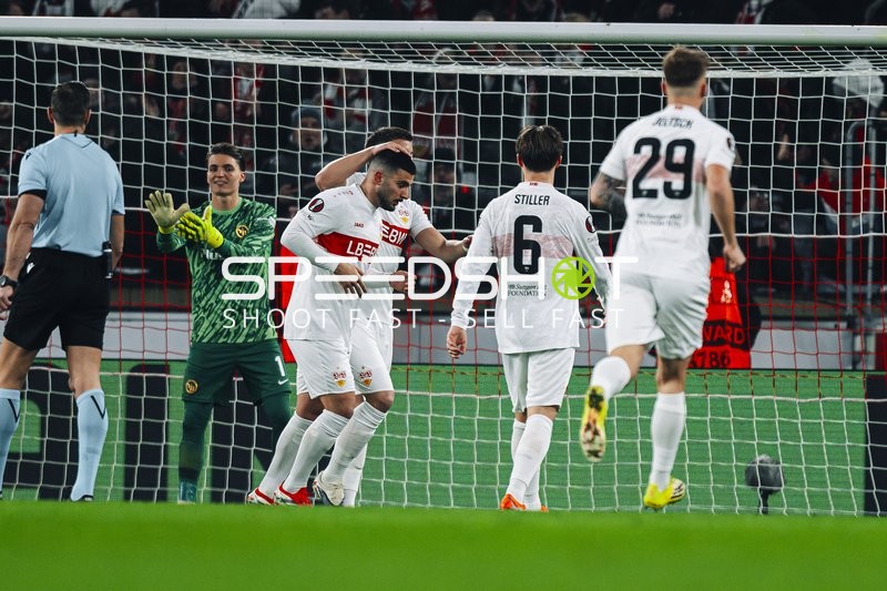 Spielszene mit Torwart und Spielern