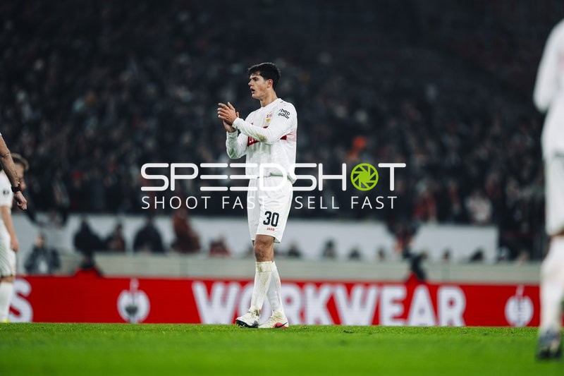 Spielszene mit Chema Andres (30; VfB Stuttgart)