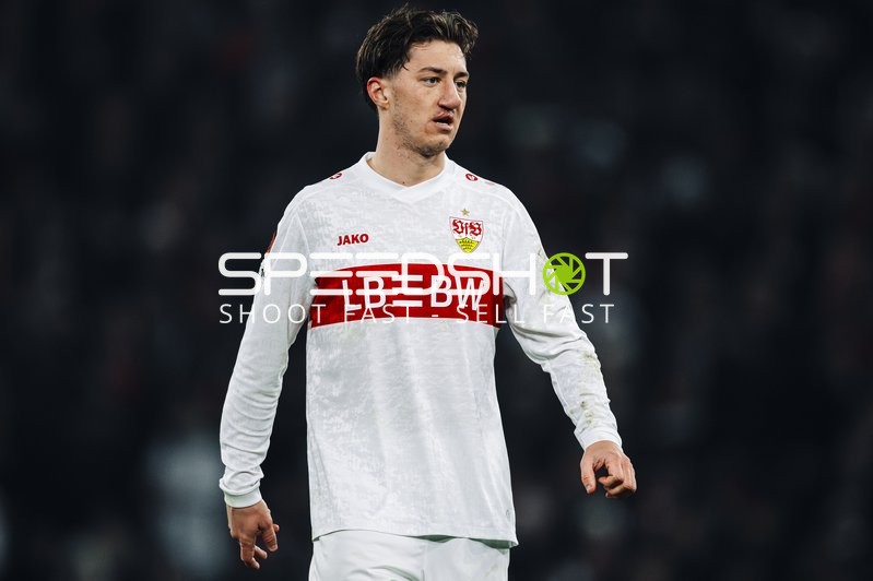 Spieler Angelo Stiller (6; VfB Stuttgart) in Aktion