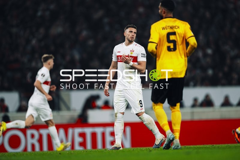 Spielszene mit Ramon Hendriks (3; VfB Stuttgart) und Gregory Wüthrich (5; BSC Young Boys)