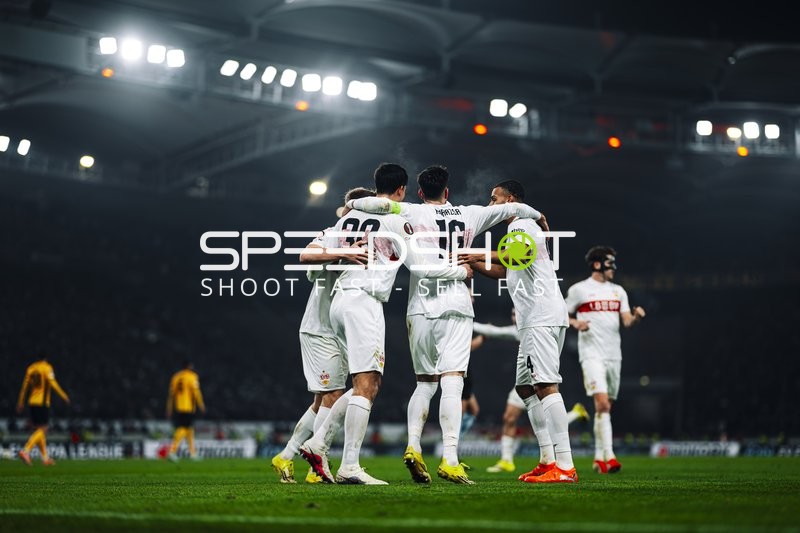 Spieler von VfB Stuttgart feiern