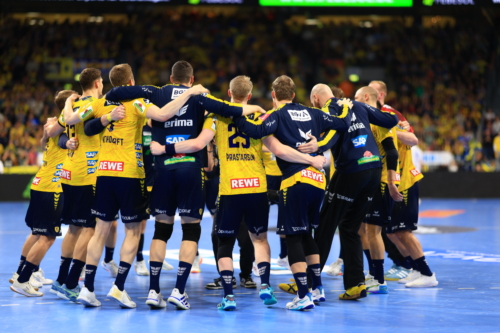 Szene mit Haukur Thrastarson (25; Rhein Neckar Löwen) und Teamkollegen