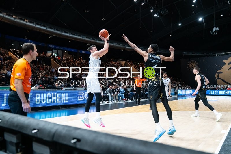 Ryan Mikesell (33; MLP Academics Heidelberg) und Marcel Keßen (15; MLP Academics Heidelberg) in Aktion