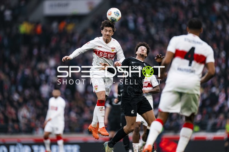 Kopfball-Duell im Spiel