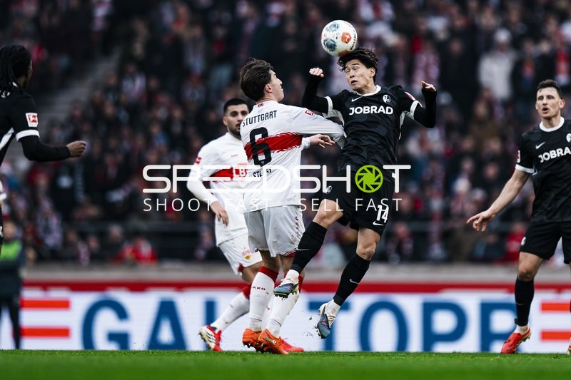 Kopfball-Duell in Aktion