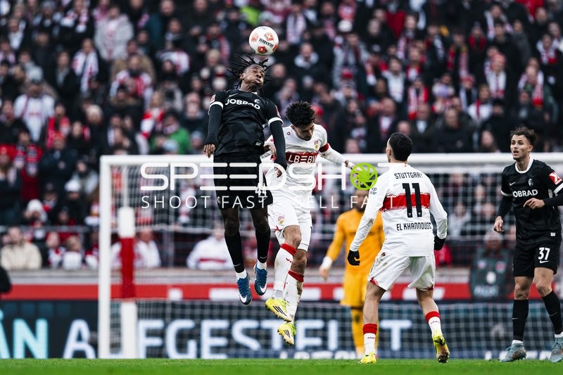 Kopfball-Duell in Aktion