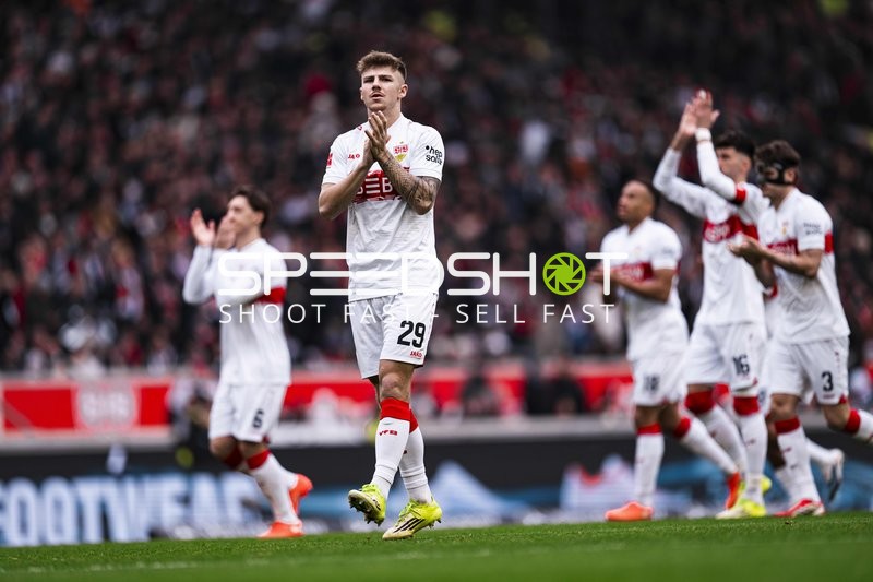 Spieler applaudieren auf dem Feld