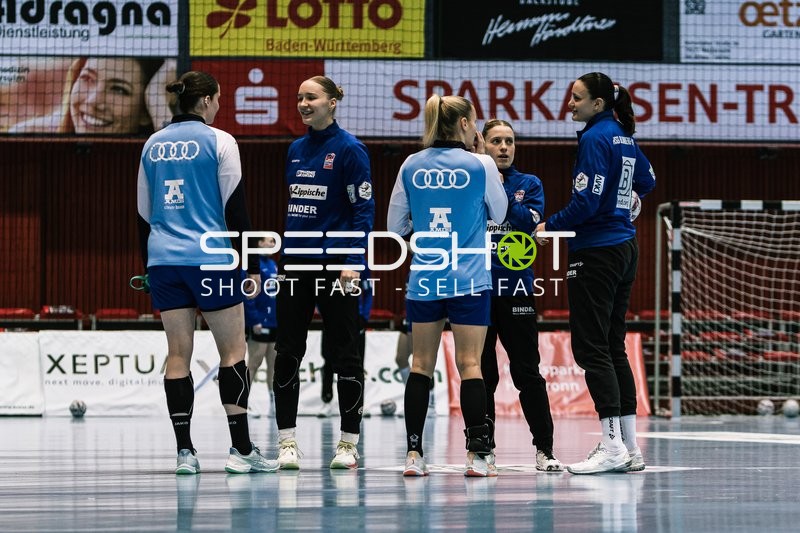 Szene mit Nicole Roth (61; HSG Blomberg-Lippe), Nieke Kühne (9; HSG Blomberg-Lippe) und Alexia Hauf (31; HSG Blomberg-Lippe)