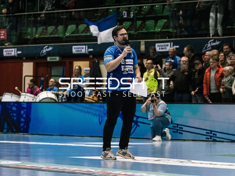 Traineransprache in der Ballei-Sporthalle