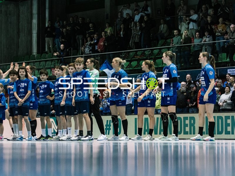 Spieler und Jugendspieler in Reihe