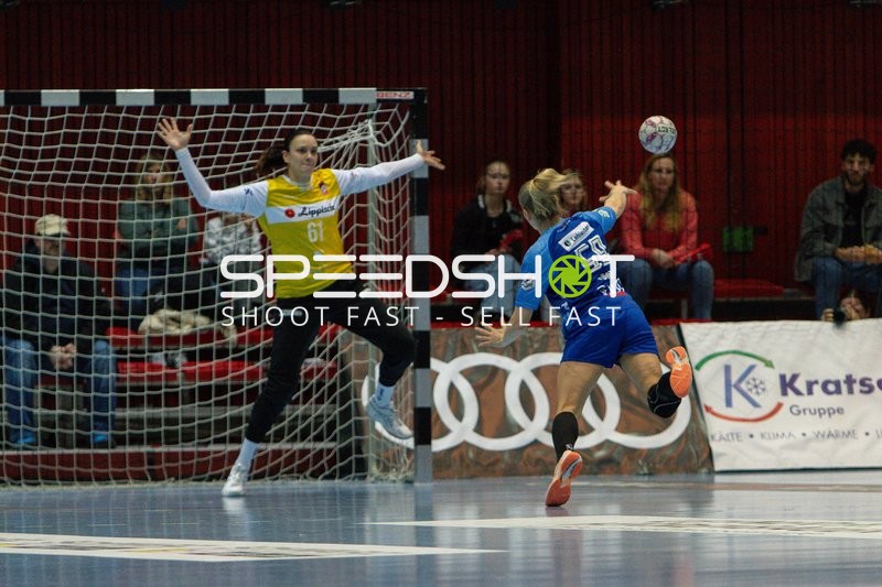Szene mit Nicole Roth (61; HSG Blomberg-Lippe) und Antje Döll (59; Sport-Union Neckarsulm)