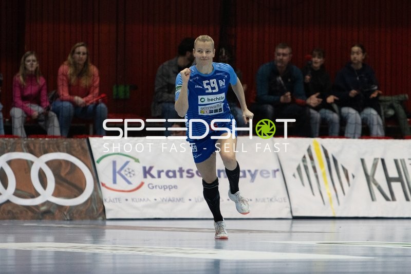 Szene mit Antje Döll (59; Sport-Union Neckarsulm) und Laura Rüffieux (3; HSG Blomberg-Lippe)