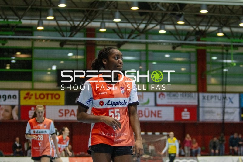 Szene mit Farrelle Njinkeu (55; HSG Blomberg-Lippe) und Malin Sandberg (28; HSG Blomberg-Lippe)