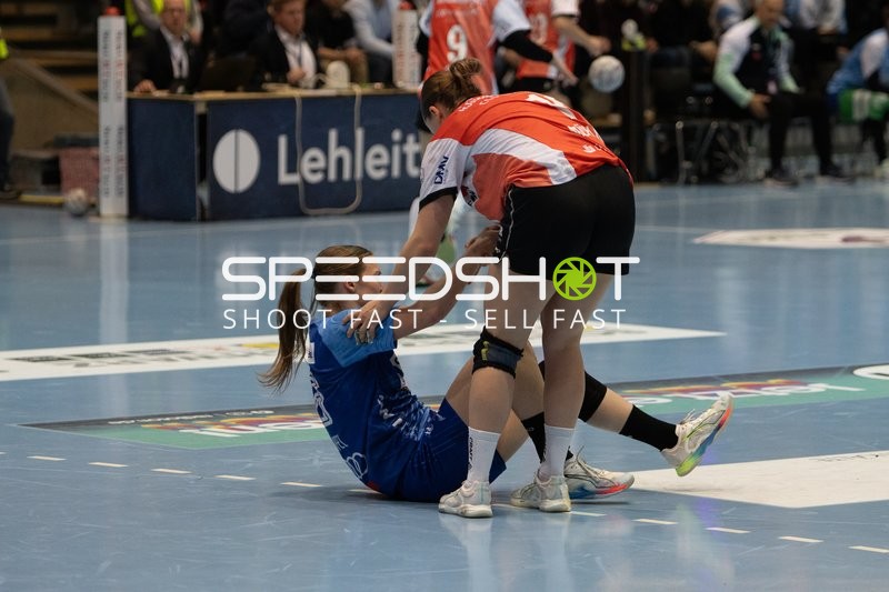 Szene mit Annefleur Bruggeman (11; Sport-Union Neckarsulm) und Ona Vegue (14; HSG Blomberg-Lippe)