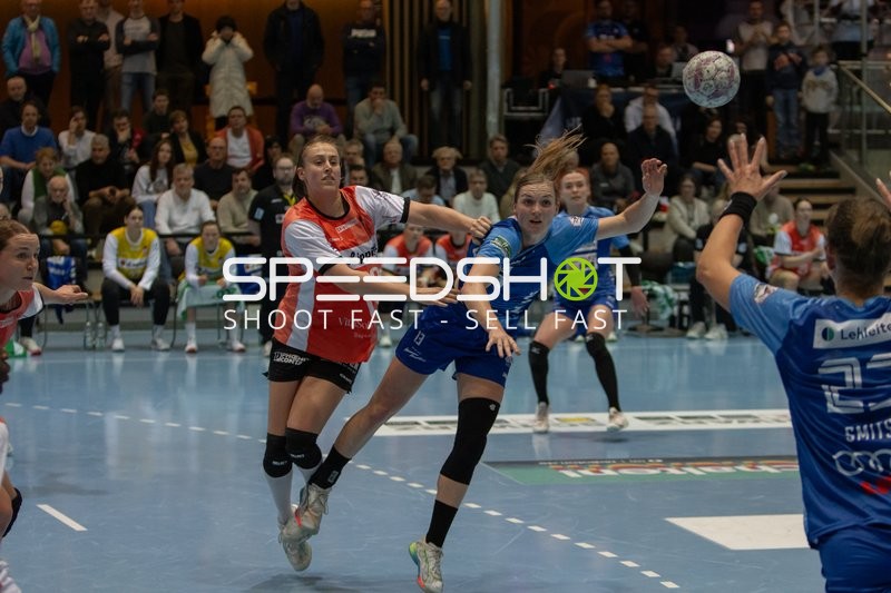 Szene mit Malin Sandberg (28; HSG Blomberg-Lippe) und Lilli Holste (58; Sport-Union Neckarsulm)