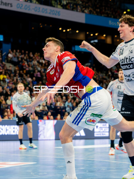Szene mit 9; SG Flensburg Handewitt und 64; HSV Hamburg