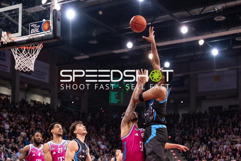 53; Science City Jena mit Wurf über Jeff Garrett Jr. (4; Telekom Baskets Bonn)