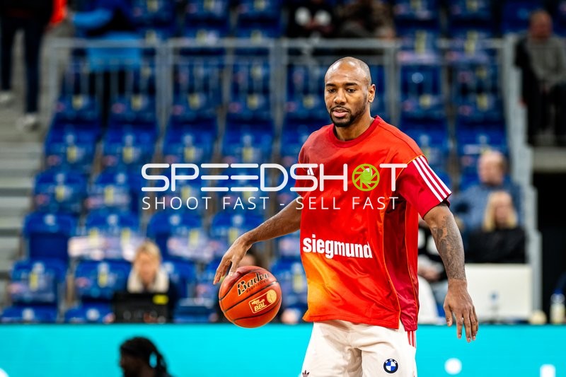 Spielaktion mit Isiaha Mike (22; FC Bayern Basketball)