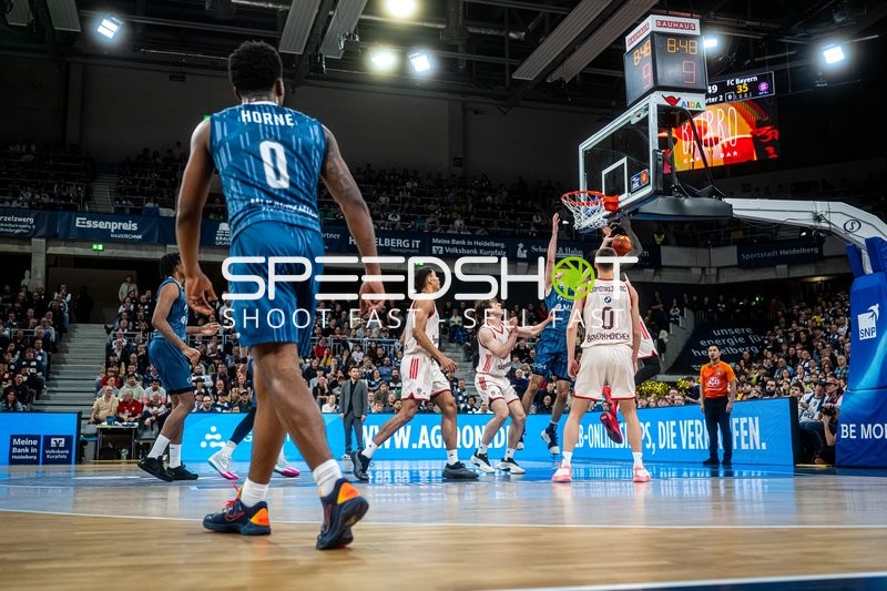 Spielaktion mit DJ Horne (0; MLP Academics Heidelberg) am Korb