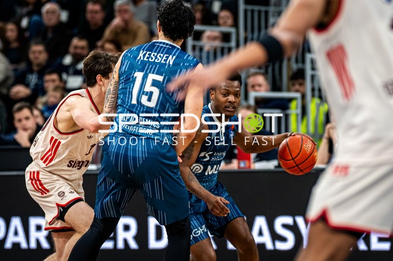 Spielaktion mit DJ Horne (0; MLP Academics Heidelberg)