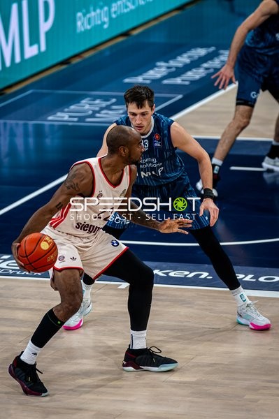 Spielaktion mit Ryan Mikesell (33; MLP Academics Heidelberg)