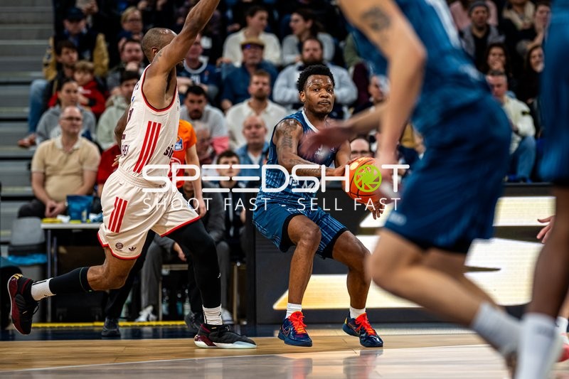 Spielaktion mit DJ Horne (0; MLP Academics Heidelberg)