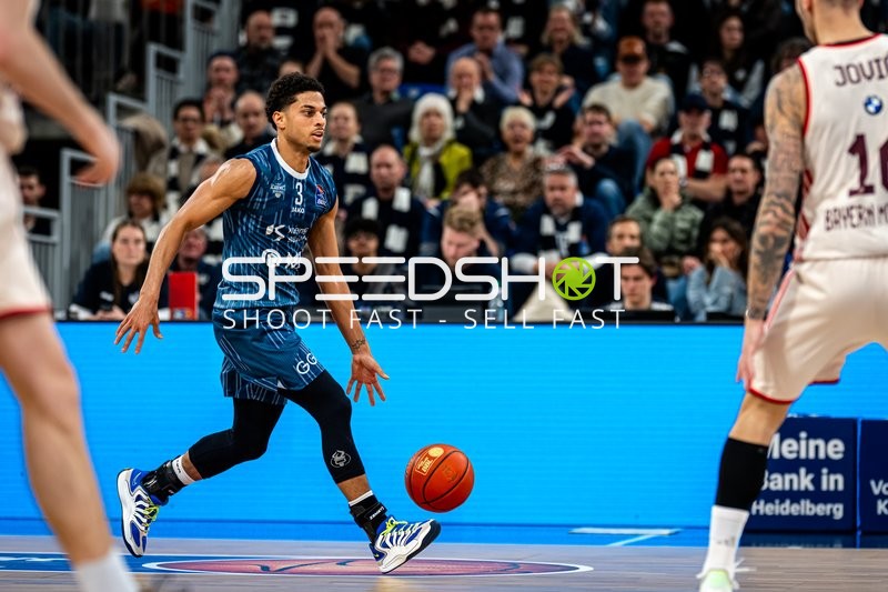 Spielaktion mit Kevin McClain (3; MLP Academics Heidelberg)