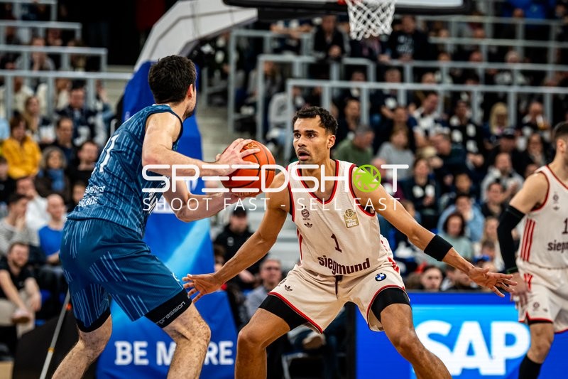 Spielaktion mit Oscar da Silva (1; FC Bayern Basketball)