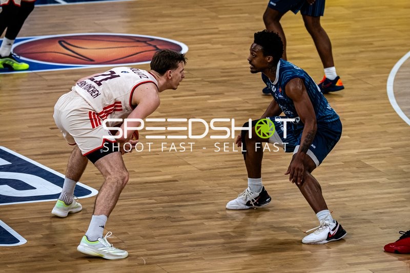 Spielaktion mit Eric Reed Jr. (43; MLP Academics Heidelberg)