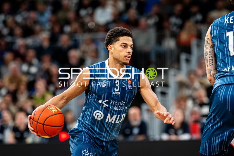 Spielaktion mit 3; FC Bayern Basketball