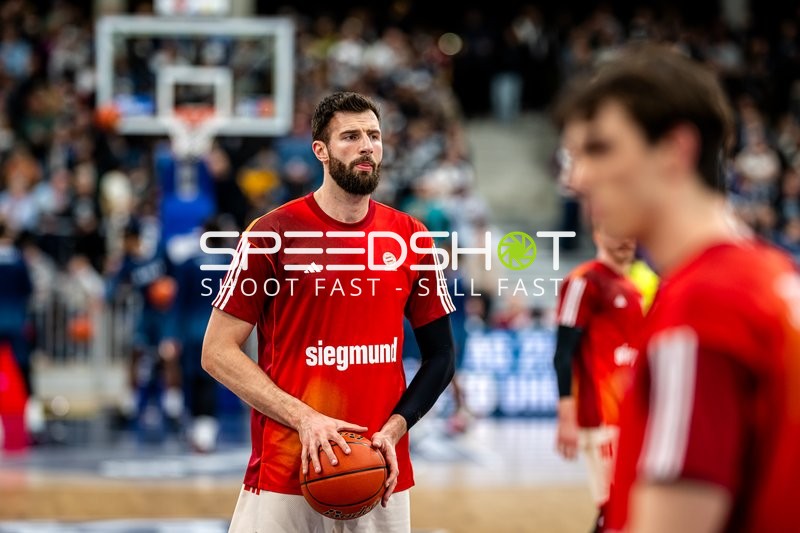 Basketball-Szene mit Leon Kratzer (8; FC Bayern Basketball)