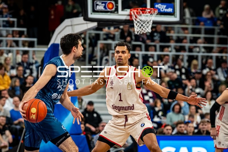 Spielaktion mit Oscar da Silva (1; FC Bayern Basketball)