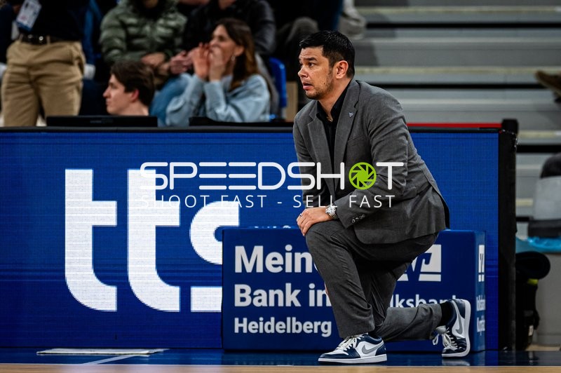 Coach Danny Jansson (999; MLP Academics Heidelberg) am Spielfeldrand