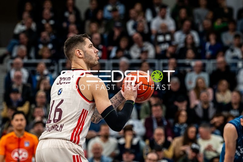 Spielaktion mit Stefan Jovic (16; FC Bayern Basketball)