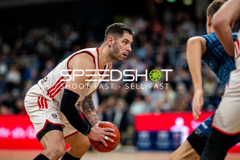 Spielaktion mit Stefan Jovic (16; FC Bayern Basketball)
