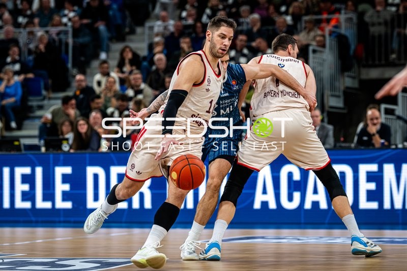 Spielaktion mit Stefan Jovic (16; FC Bayern Basketball)