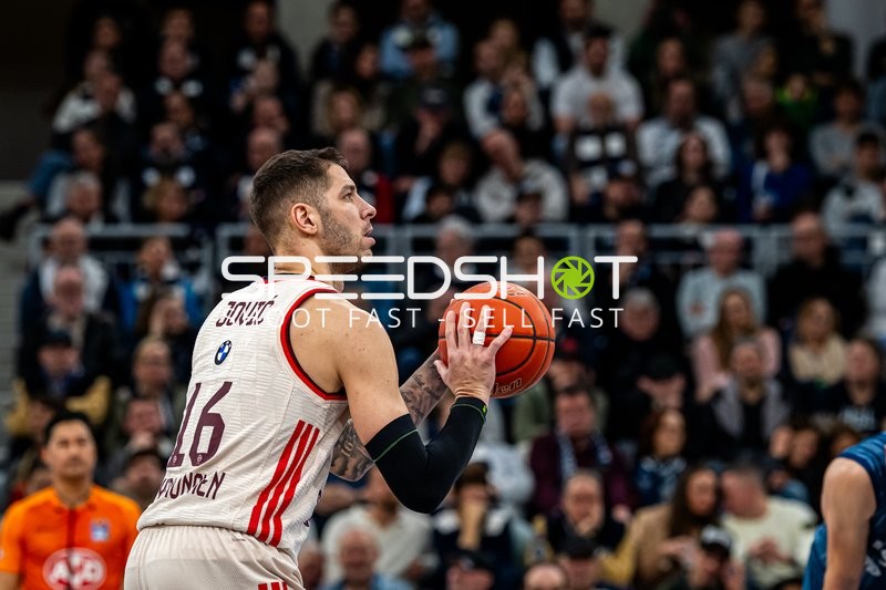 Spielaktion mit Stefan Jovic (16; FC Bayern Basketball)