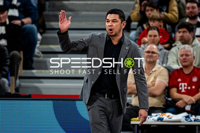 Coach Danny Jansson (999; MLP Academics Heidelberg) am Spielfeldrand