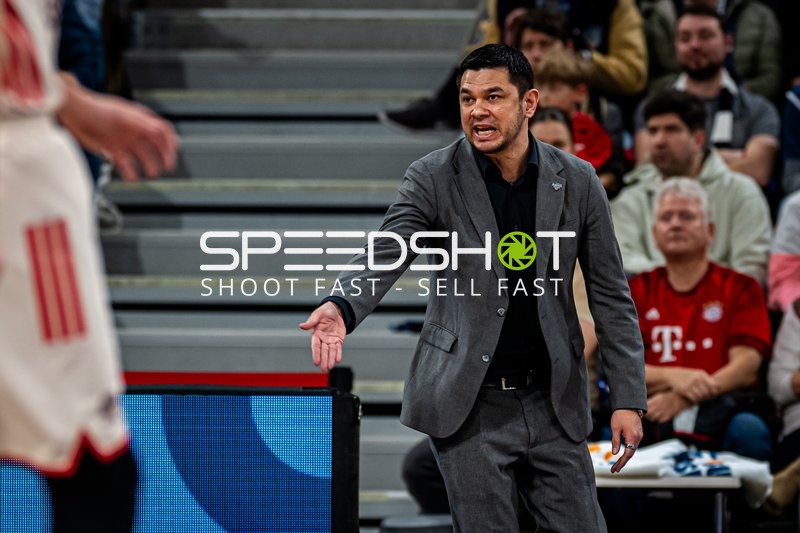 Coach Danny Jansson (999; MLP Academics Heidelberg) am Spielfeldrand