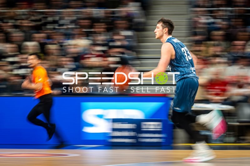 Spielaktion mit Ryan Mikesell (33; MLP Academics Heidelberg)