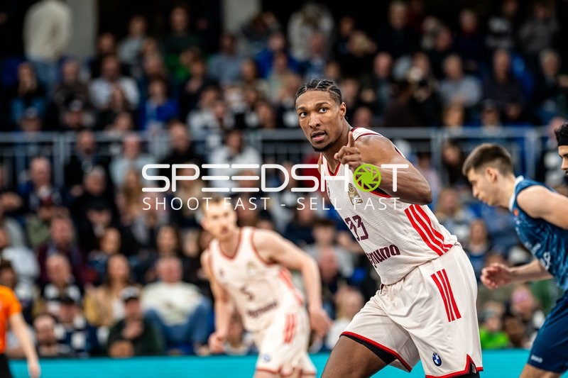 Spielaktion mit David McCormack (33; FC Bayern Basketball)