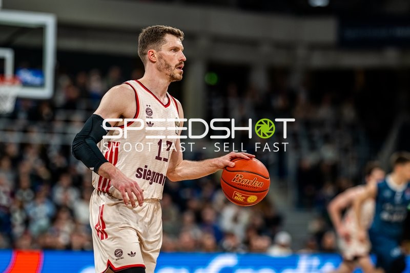 Spielaktion mit Kilian Maurice Fischer (17; FC Bayern Basketball)