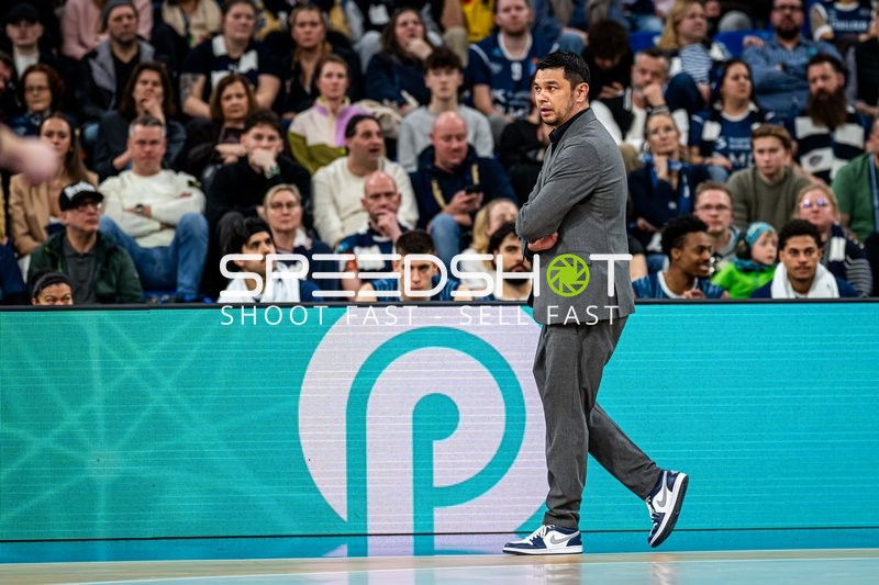 Szene mit Danny Jansson (999; MLP Academics Heidelberg) und Teammitgliedern