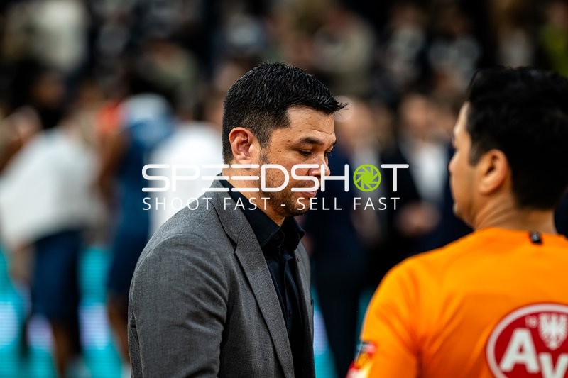 easyCredit BBL: FC Bayern Basketball – MLP Academics Heidelberg am Spielfeldrand