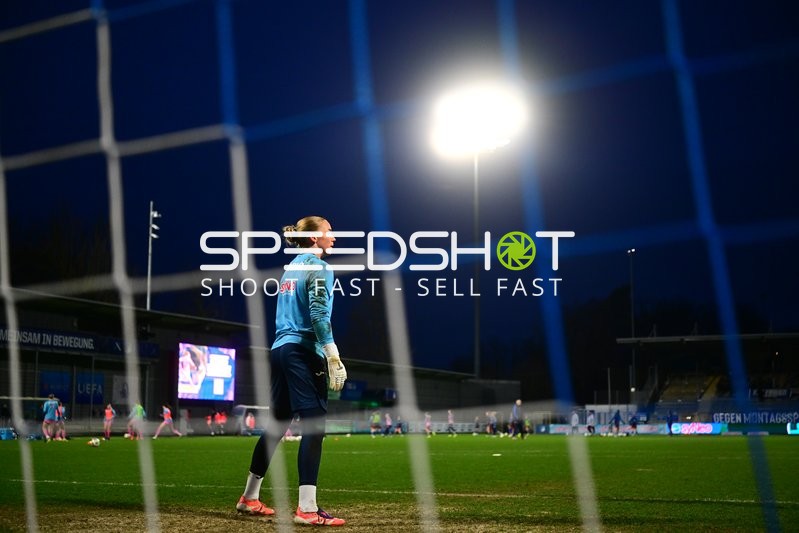 Torwartin in Position