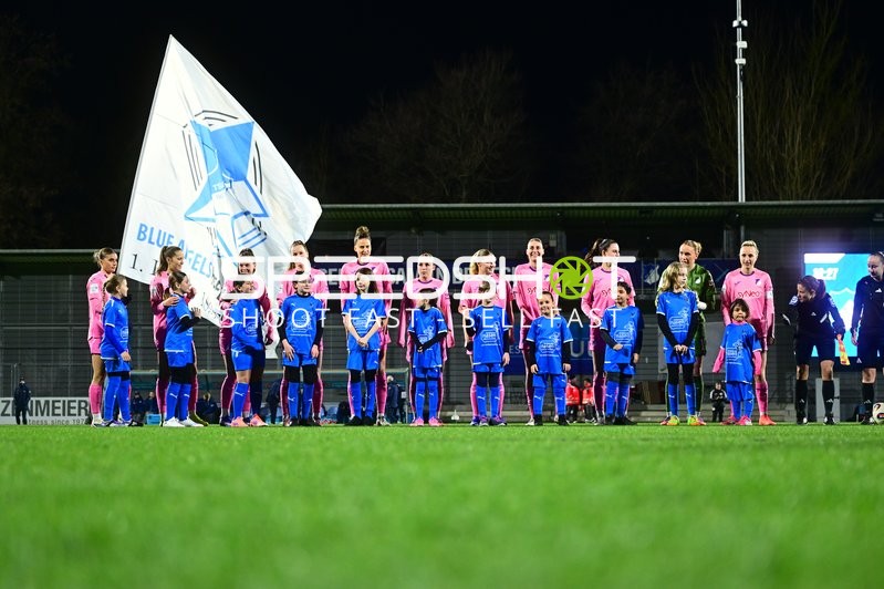 Spielerinnen vor Anpfiff
